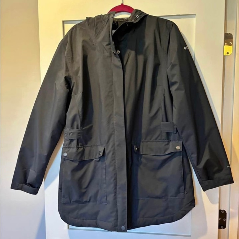 Black Women's Columbia Hooded Insulated Lightweight Rain / Winter Coat